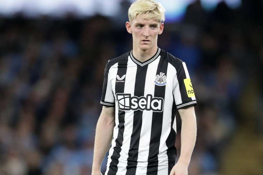 Liverpool buoyed by Newcastle winger Gordon's pursuit