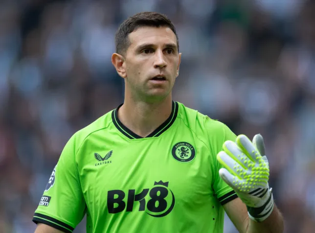 Emiliano Martinez of Aston Villa urges Arsenal star to exit and reveals ideal next destination