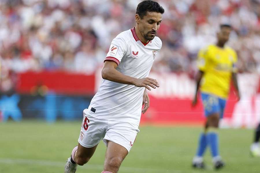 Sevilla legend Navas bids emotional farewell to Spain