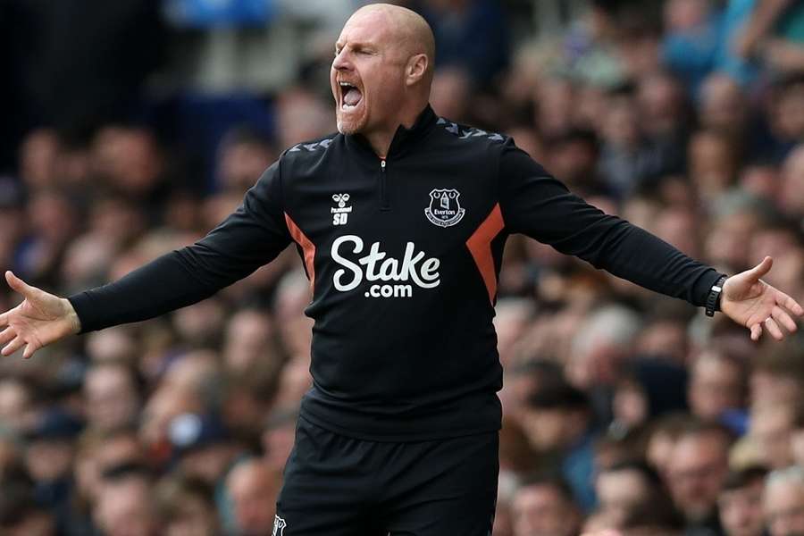 Dyche Urges Everton Players to Reflect on Bournemouth Collapse; Identifies Silver Lining