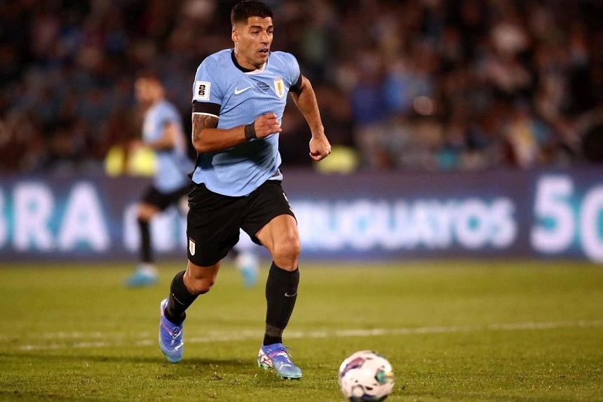 Suarez says goodbye in Uruguay's goalless draw with Paraguay