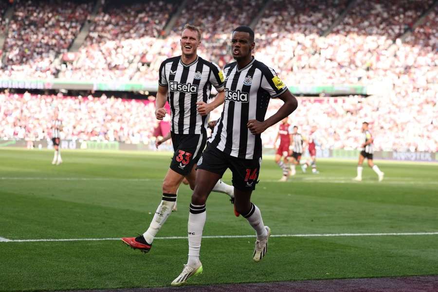 Forest Winger Elanga Reveals Discussion with Isak about Newcastle