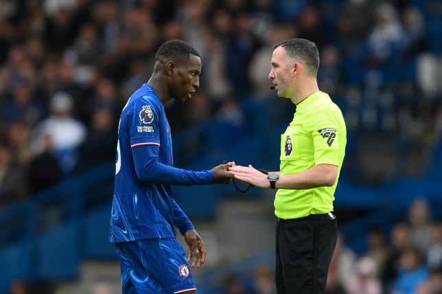 Warning from former Premier League referee to Chelsea regarding Nicolas Jackson altercation