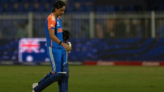 Fans left puzzled by Harmanpreet Kaur's unusual final over in IND vs AUS match, call for thorough investigation