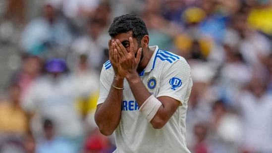 Jasprit Bumrah left speechless as Usman Khawaja's mistimed shot defies belief, finds KL Rahul perfectly