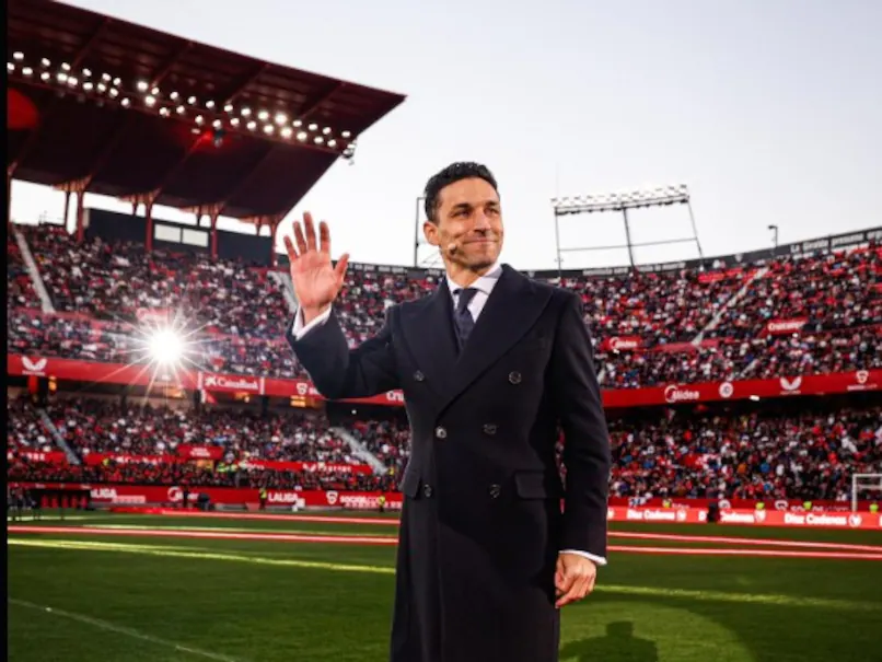 Spanish Football Legend Jesus Navas Retires Following Emotional Tribute from Boyhood Club Sevilla