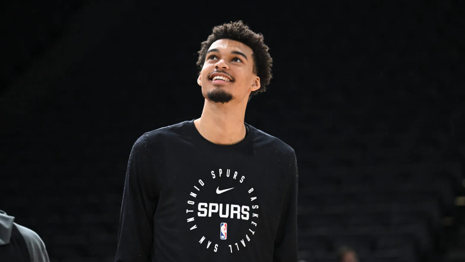 Bienvenue à la maison, Wemby: Comme prévu, la star de Spurs reçoit un accueil de héros à Paris